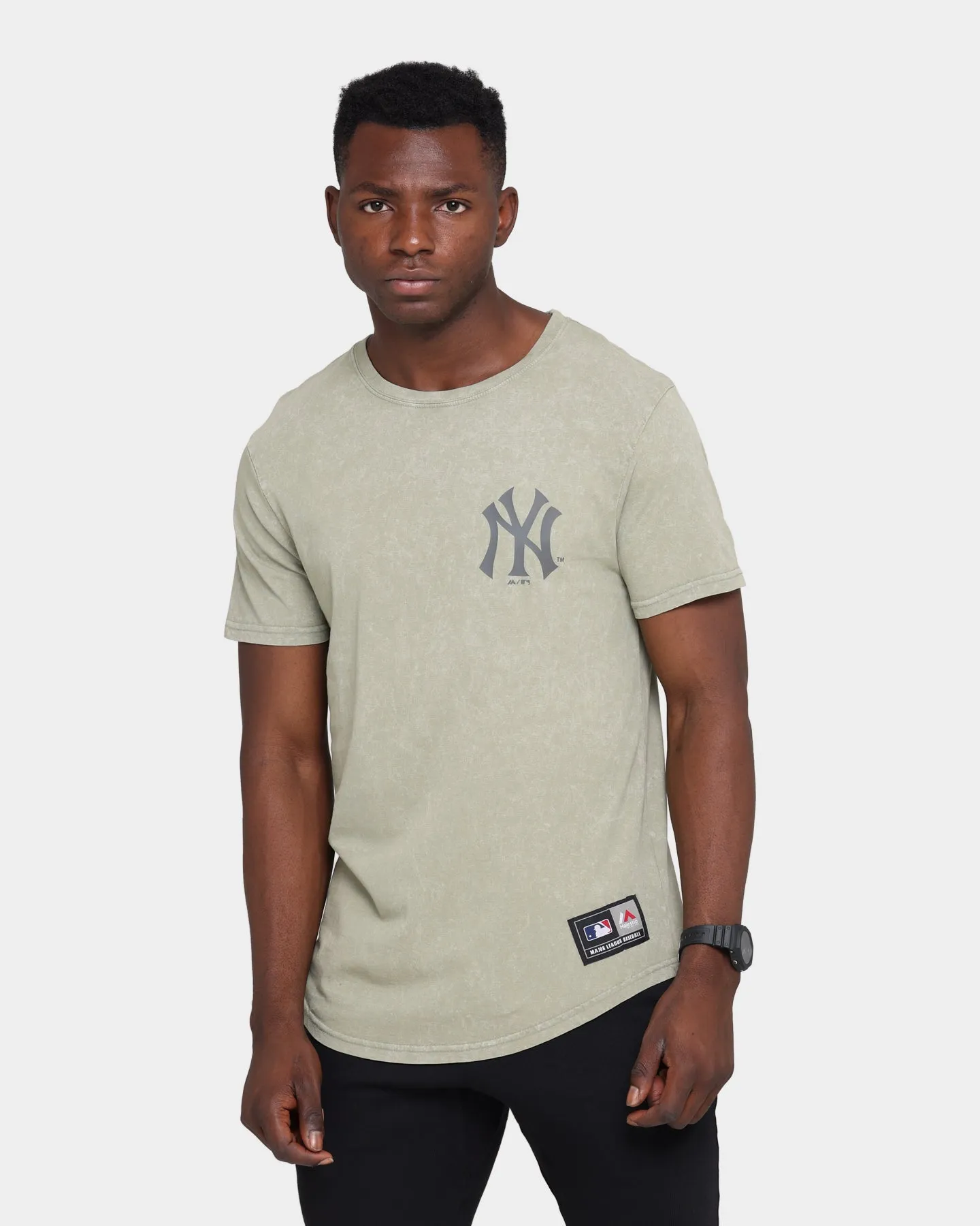 Majestic Athletic New York Yankees Kurent Scoop Hem T-Shirt Snow Wash Pale