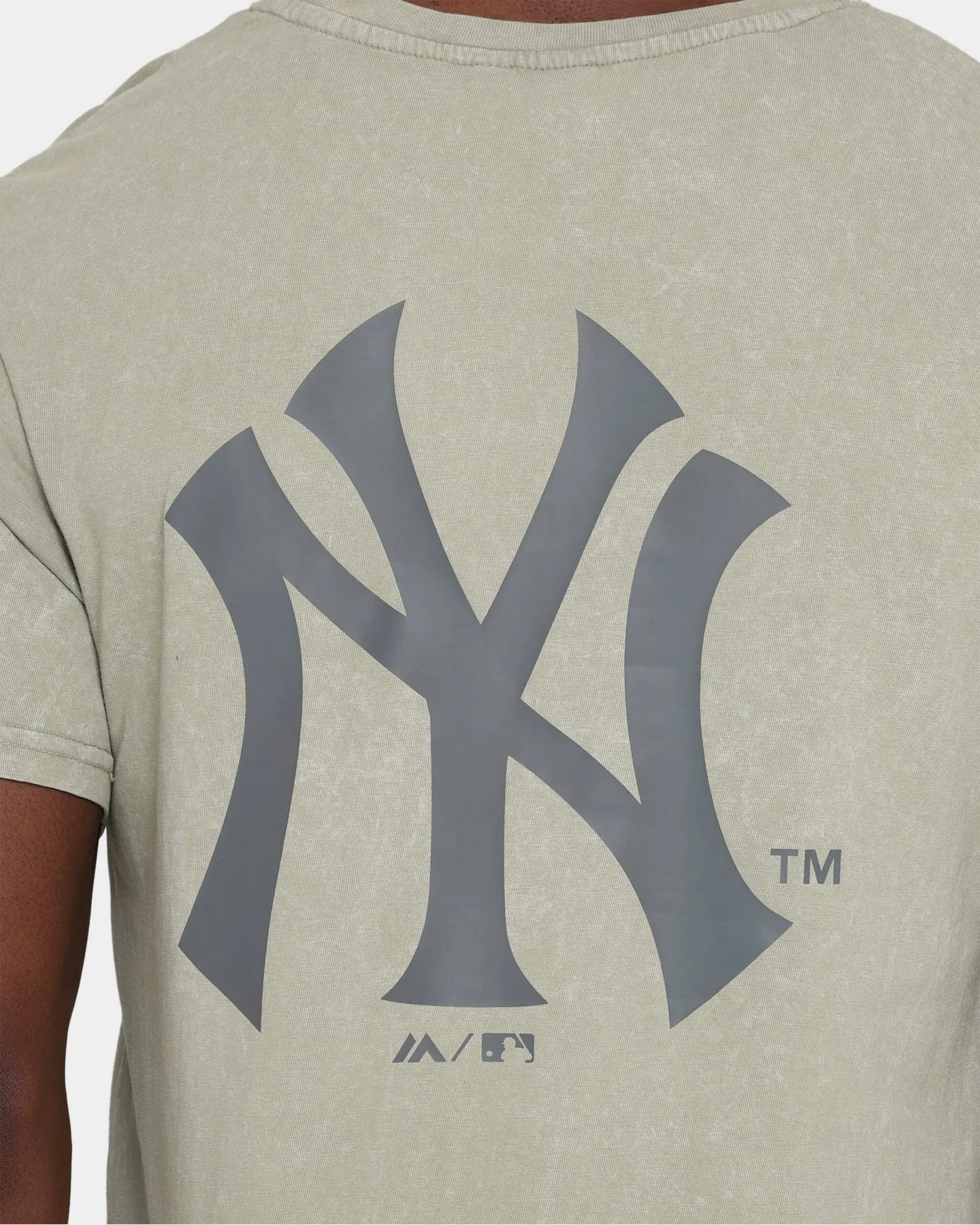 Majestic Athletic New York Yankees Kurent Scoop Hem T-Shirt Snow Wash Pale