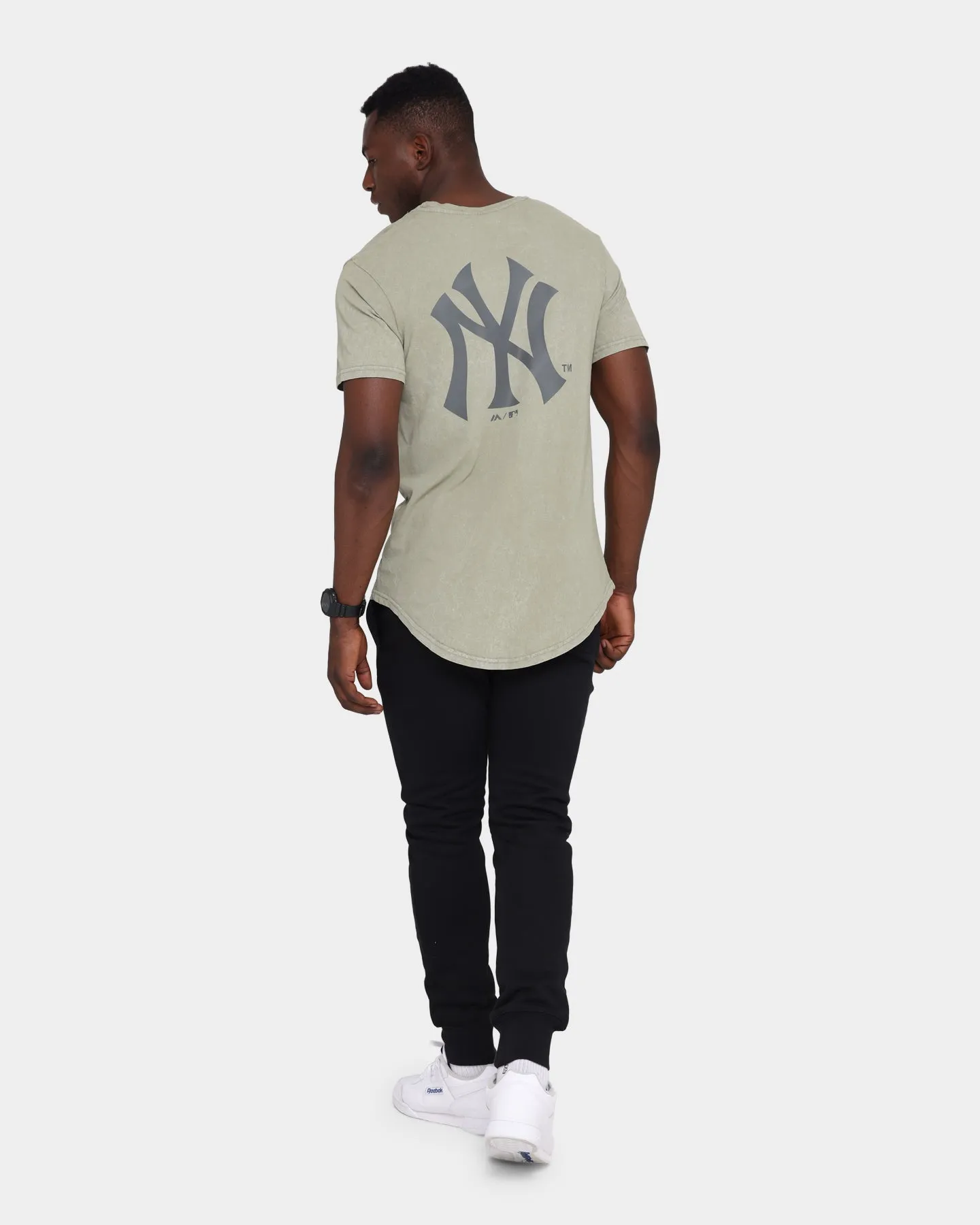 Majestic Athletic New York Yankees Kurent Scoop Hem T-Shirt Snow Wash Pale